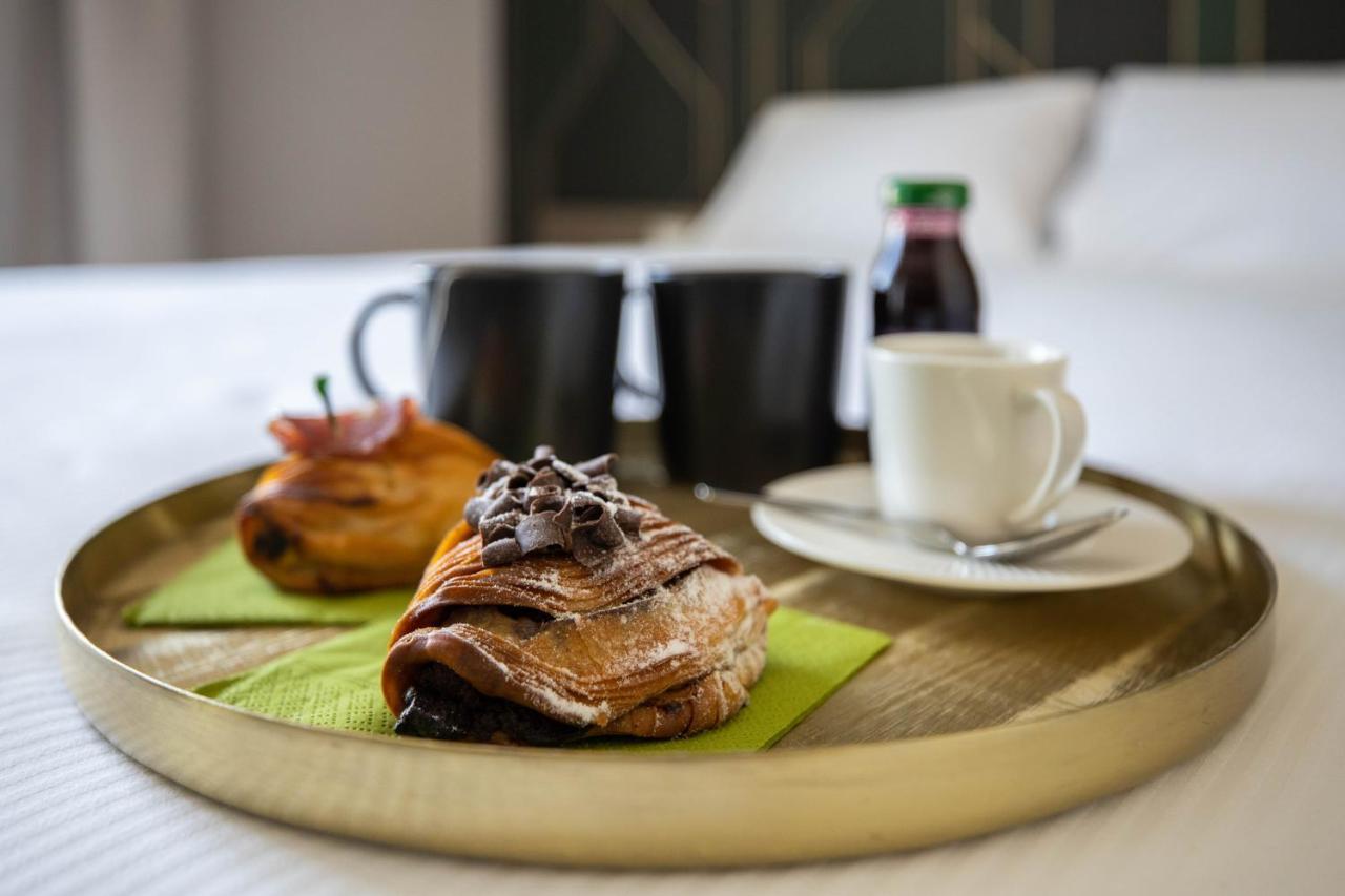 L'Elegant Boutique Rooms เนเปิลส์ ภายนอก รูปภาพ