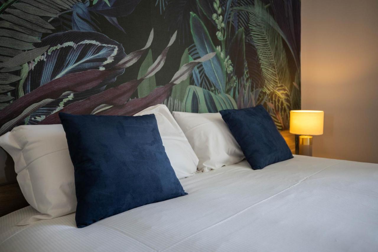 L'Elegant Boutique Rooms เนเปิลส์ ภายนอก รูปภาพ