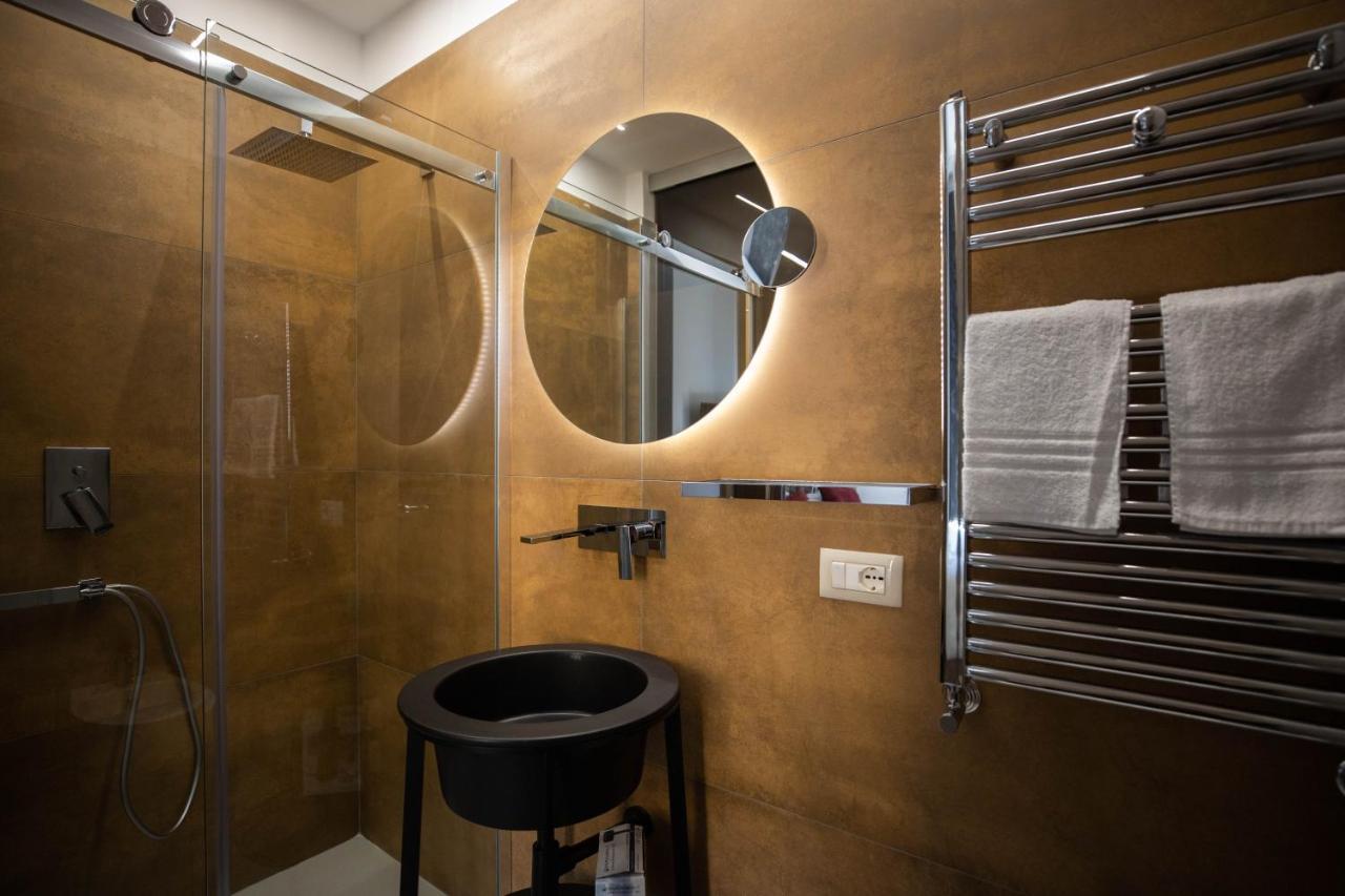 L'Elegant Boutique Rooms เนเปิลส์ ภายนอก รูปภาพ