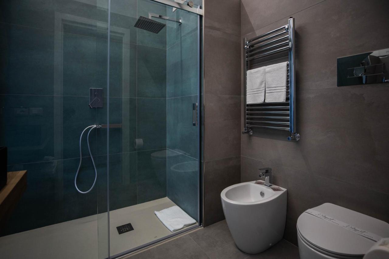 L'Elegant Boutique Rooms เนเปิลส์ ภายนอก รูปภาพ