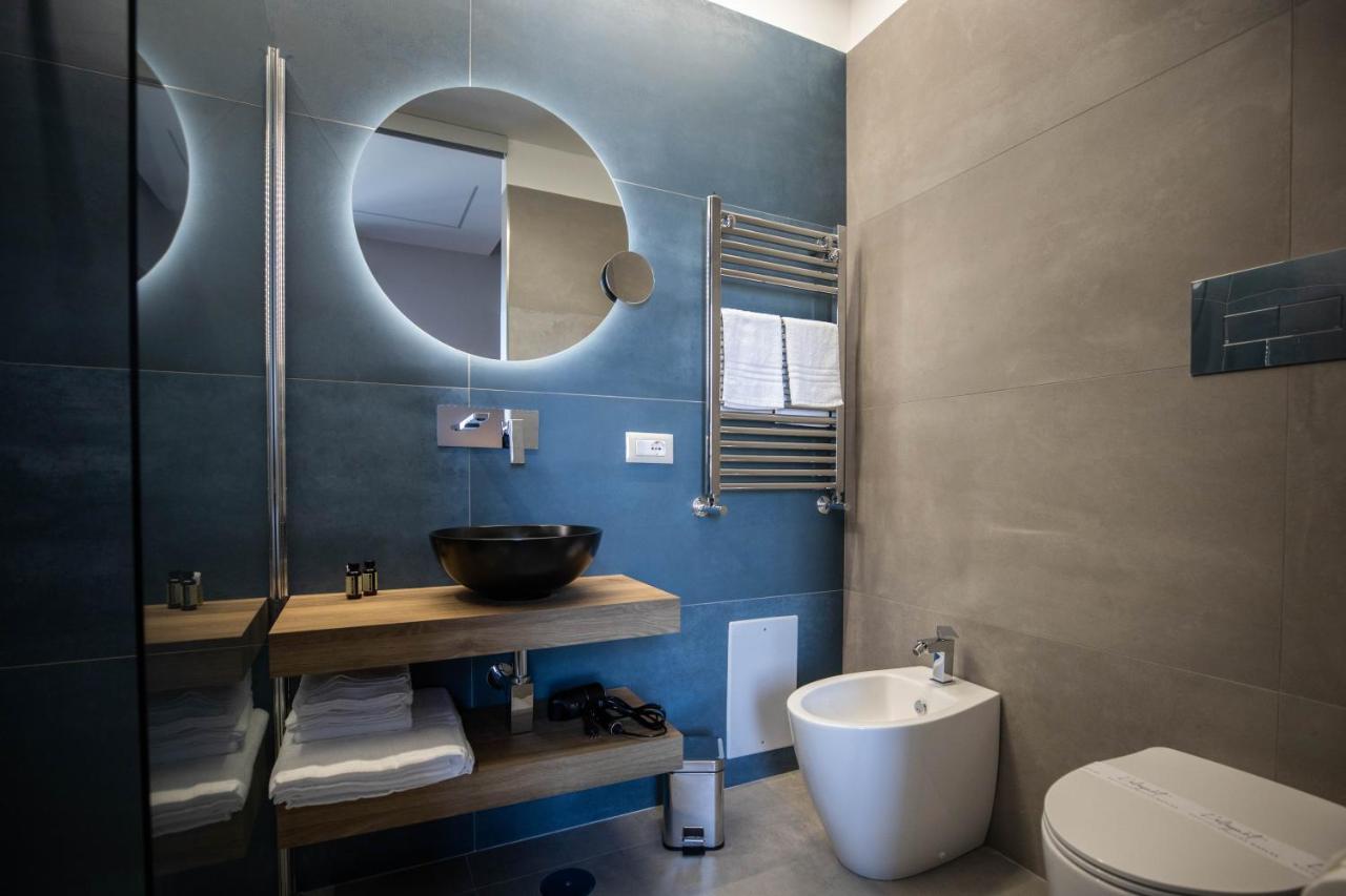L'Elegant Boutique Rooms เนเปิลส์ ภายนอก รูปภาพ