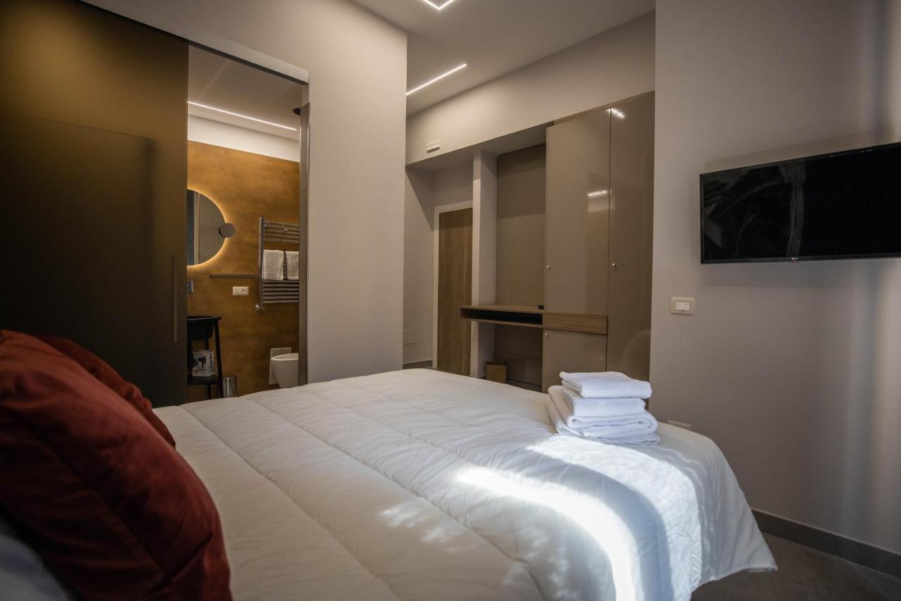 L'Elegant Boutique Rooms เนเปิลส์ ภายนอก รูปภาพ